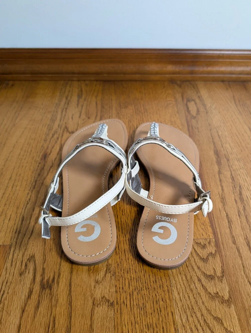 G by GUESS Lindsey White Silver Logo Thong Sandals Women’s Size 9.5